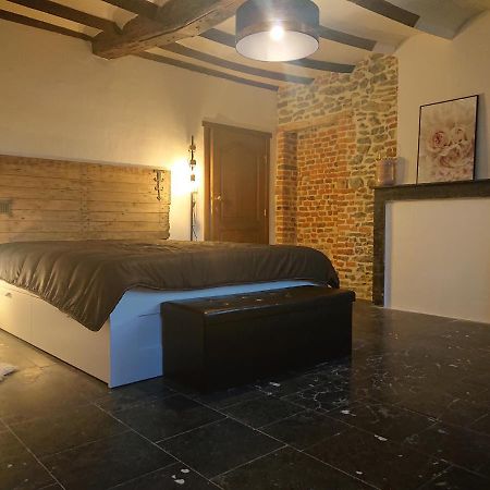 Vila Le 3 De Gussignies Exteriér fotografie