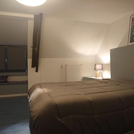 Vila Le 3 De Gussignies Exteriér fotografie