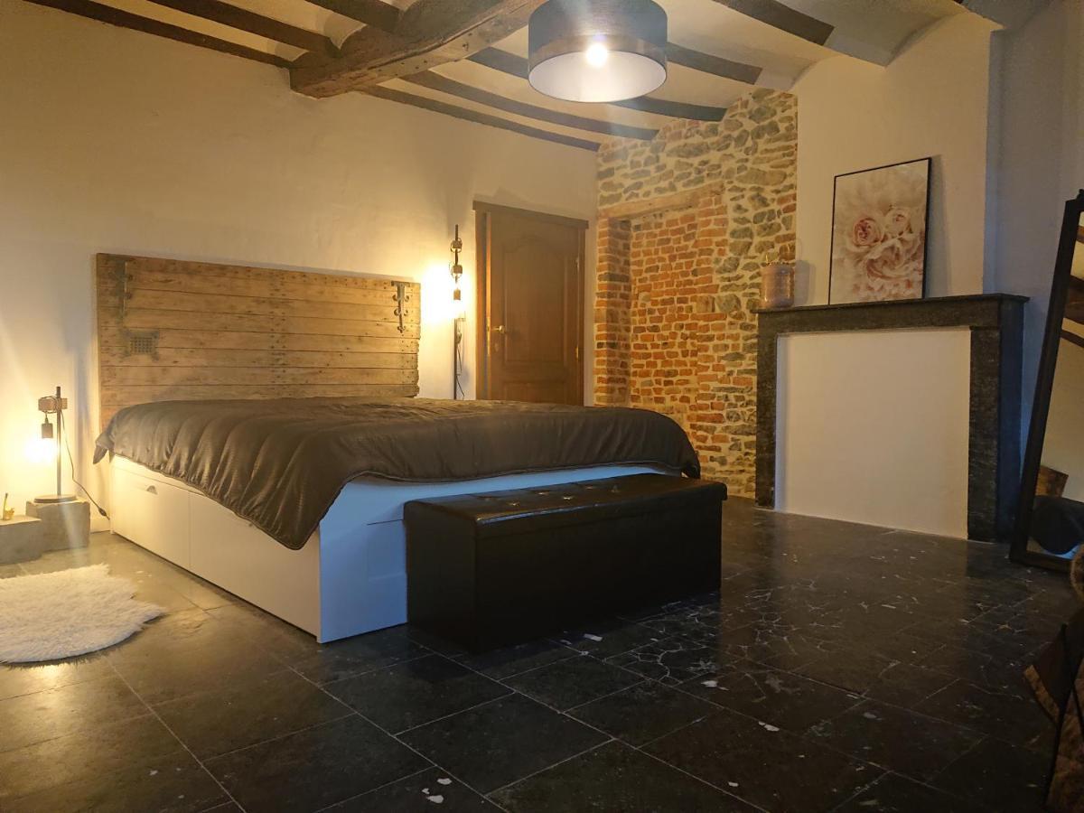 Vila Le 3 De Gussignies Exteriér fotografie